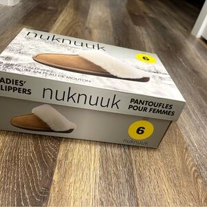 Women's Sheepskin Slippers - Tan and White